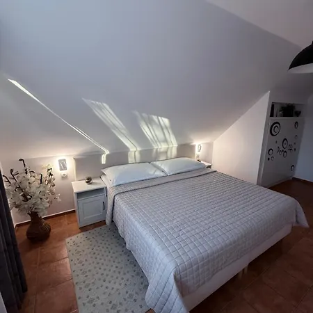 Munkacsy Apartment *